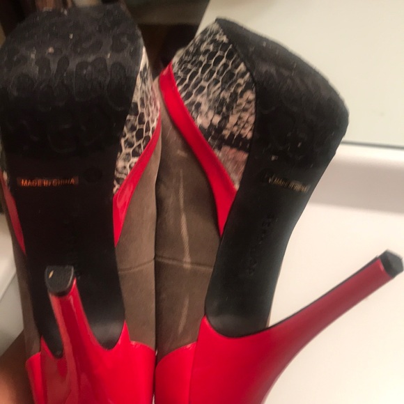 Snake print, red and grayish brown platform - Picture 4 of 4